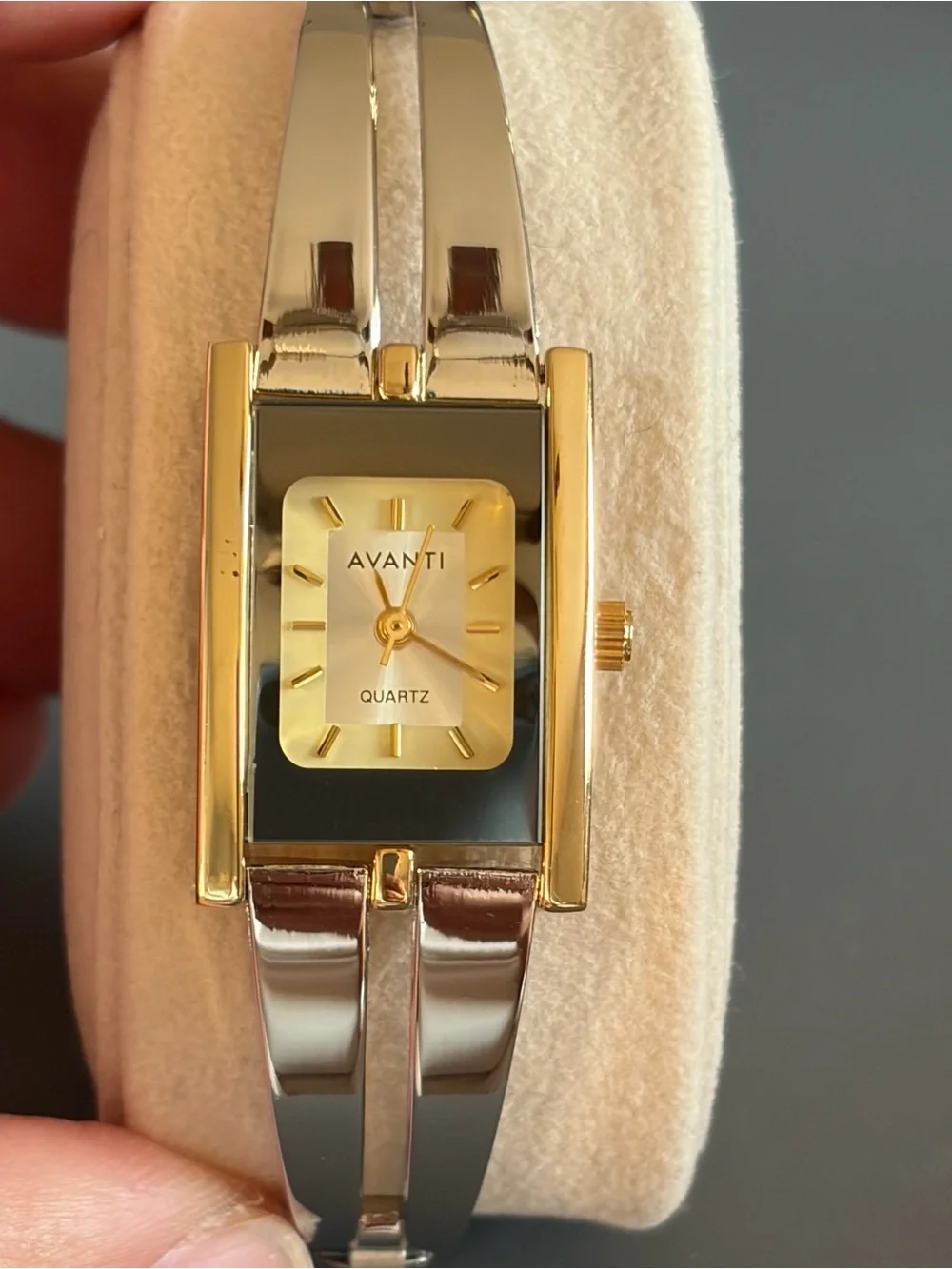 Avanti Quartz Women’s Gold Dial Two-Tone Metal Bangle Watch New Battery